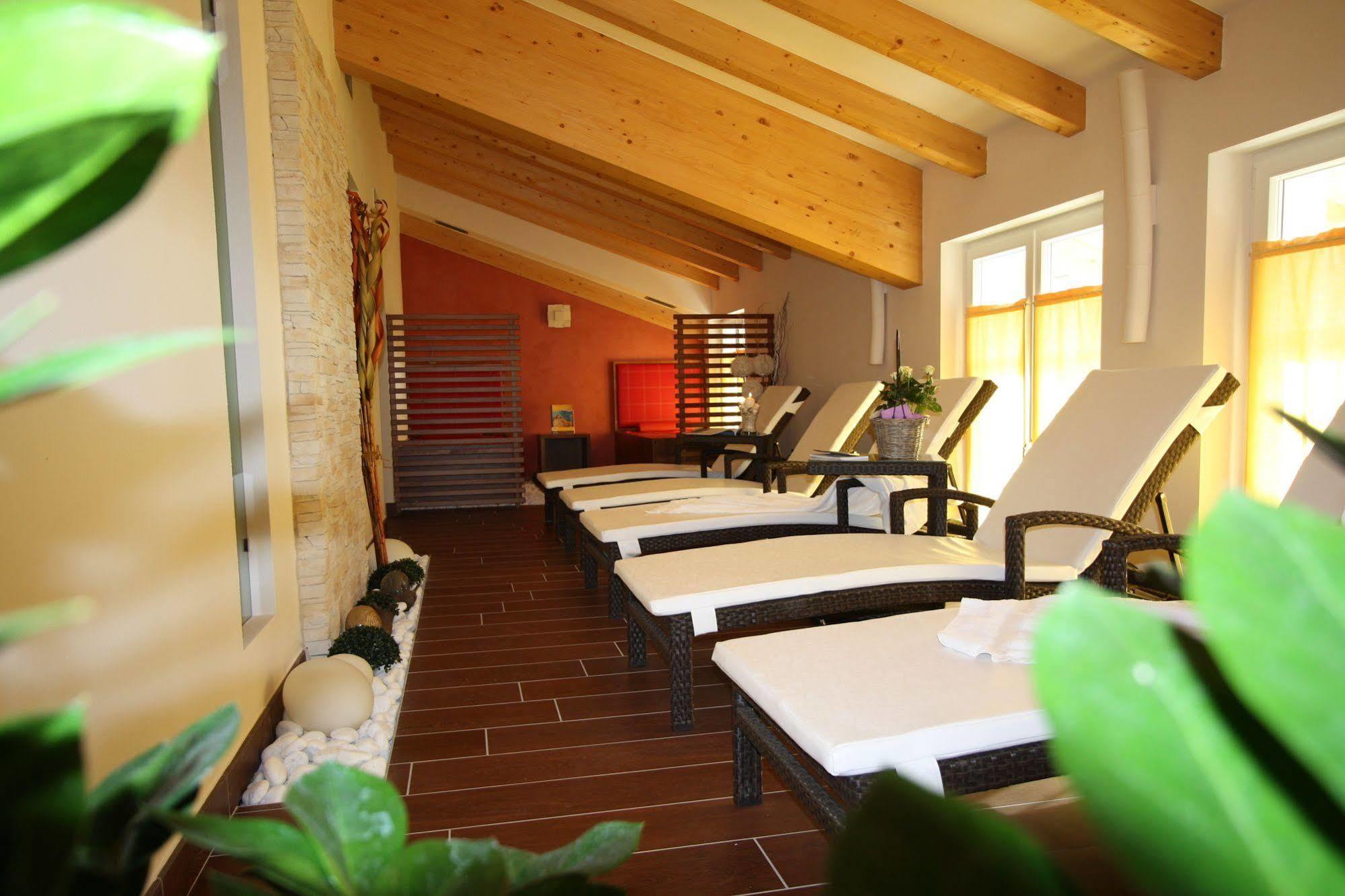 Hotel Garni Corallo Torbole Sul Garda Exterior foto